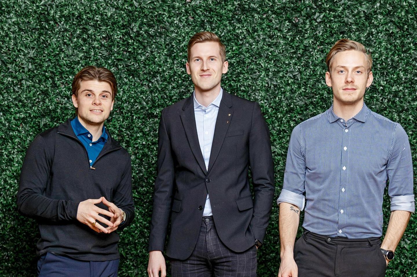 Das Team von Shaping New Tomorrow kennt sich seit Kindertagen: links Christoffer Bak, rechts Christian Aachmann, in der Mitte unser Gesprächspartner Kasper Ulrich