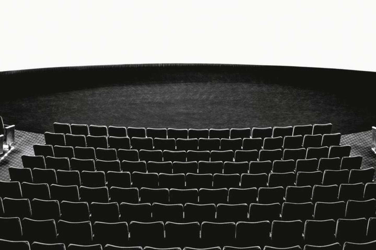Das Breitwandkino Cinerama Dome in Hollywood – der japanische Künstler Hiroshi Sugimoto fotografiert seit Jahren klassische Kinos in Amerika