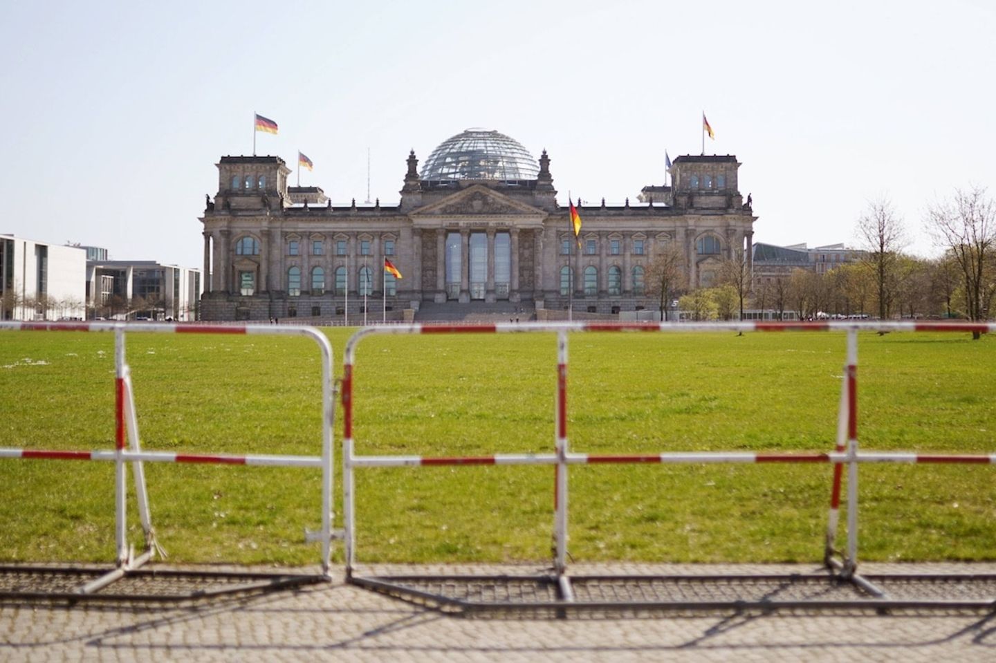 reichstag-berlin-april