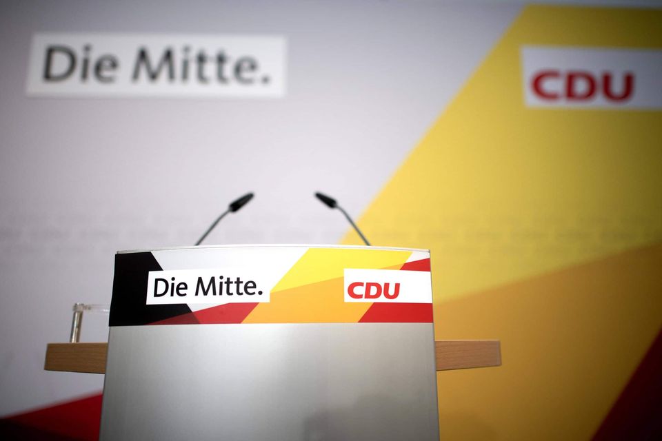 Die Mitte, CDU DEU, Deutschland, Germany, Berlin, 10.02.2020 Pult und Logo Die Mitte am Tag als Annegret Kramp-Karrenbauer, Parteivorsitzende der CDU, ihren Ruecktrit als Parteivorsitzende der CDU erklaert vor dem Logo Mitte auf der Pressekonferenz in der Parteizentrale im Konrad-Adenauer-Haus in Berlin. Pult and Logo Die Mitte. Annegret Kramp-Karrenbauer, party leader of the CDU, speaks to the media at CDU party headquarters Konrad Adenauer Haus after she announced she intends to step down as party leader and chancellor candidate on February 10, 2020 in Berlin, Germany. Kramp-Karrenbauer s viability as party leader came into question after she was unable to steer the CDU in the state of Thuringia towards the federal party s directive following the recent election debacle there