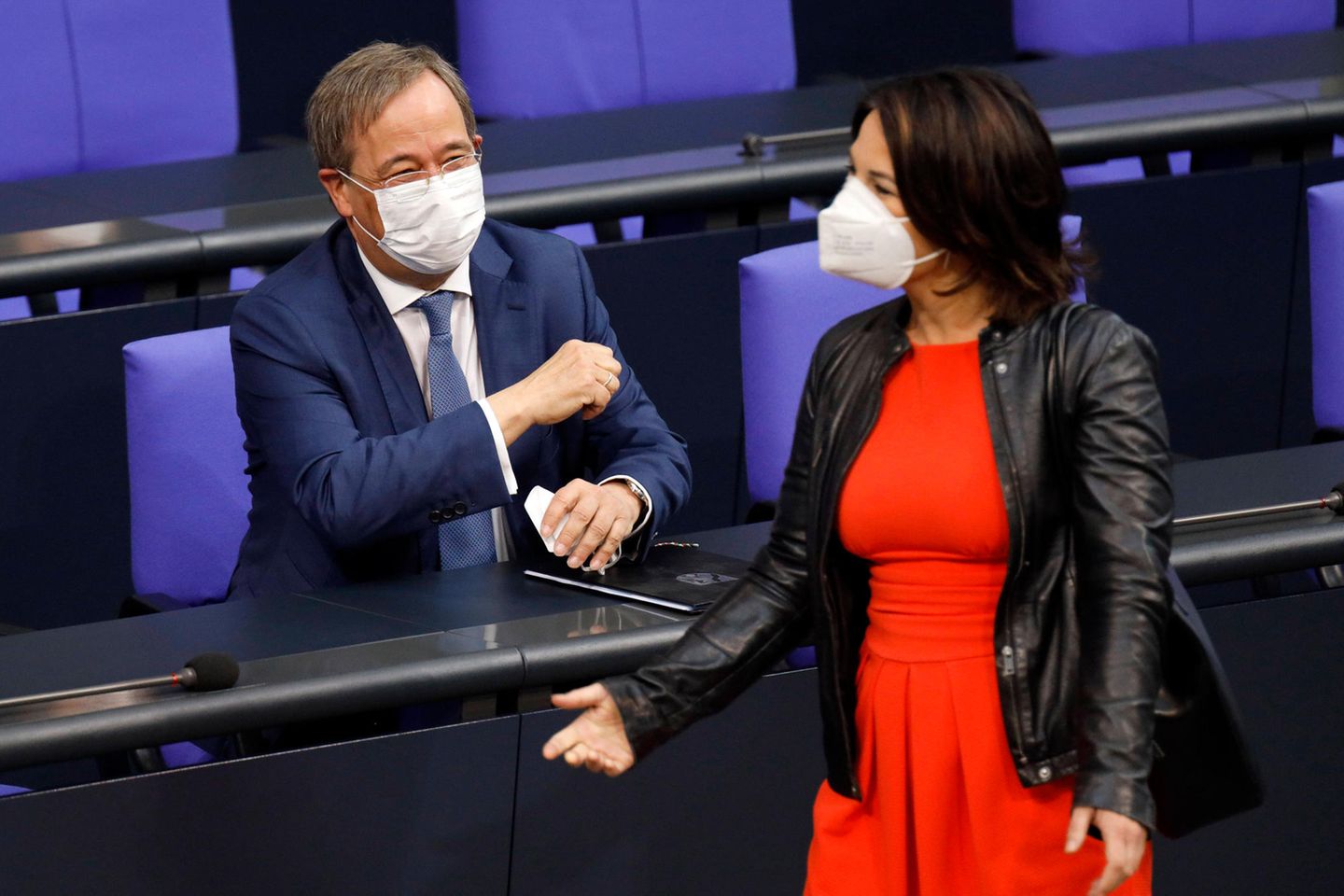 Armin Laschet und Annalena Baerbock in der 236. Sitzung des Deutschen Bundestages im Reichstagsgebäude