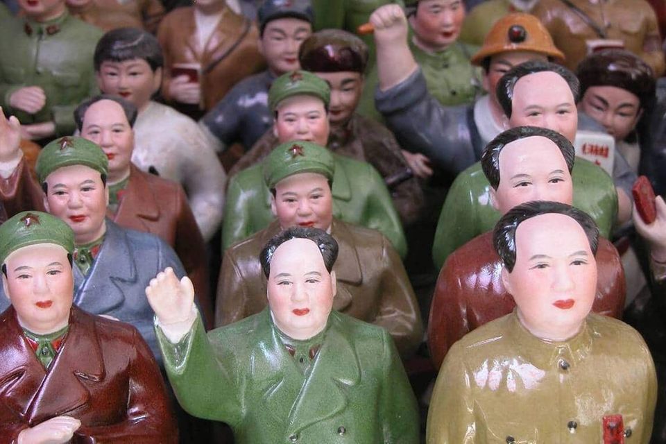 Für die KP gilt Mao als Heiliger. Um ihre Macht zu sichern, kann sie sich trotz aller Verbrechen nicht von ihm distanzieren.