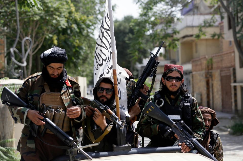 Taliban patroullieren durch Kabul