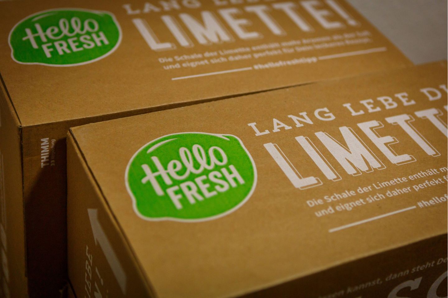HelloFresh Kochbox Lieferdienst für Pakete mit vorbereiteten Zutaten und einem Rezept, die im Abonnement erhältlich sind *** HelloFresh Kochbox Delivery service for packages with prepared ingredients and a recipe available by subscription