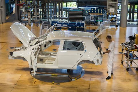 Transparente Fertigung in der Gläsernen Manufaktur von Volkswagen