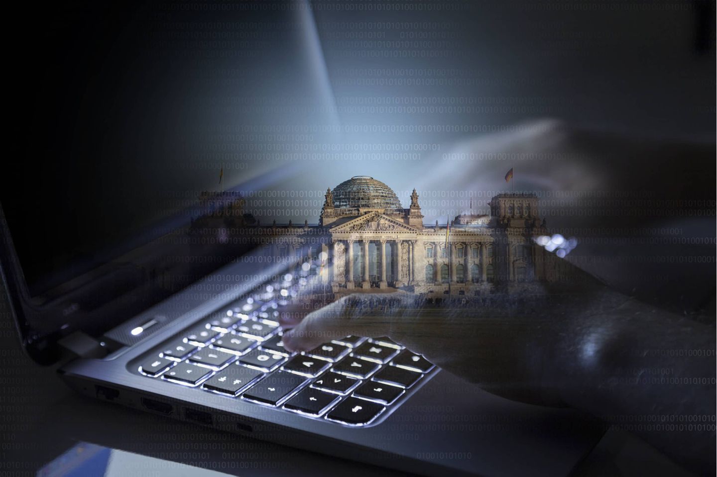 FOTOMONTAGE: Hackerangriff auf Politiker Symbolfoto *** PHOTOMONTAGE Hacker attack on politician Symbol photo