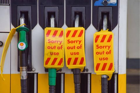 October 3, 2021, London, United Kingdom: Sorry, Out Of Use signs cover the petrol pumps at a Shell station in Islington. .Many UK stations have run out of petrol due to a shortage of truck drivers linked to Brexit, along with panic buying. London United Kingdom - ZUMAs197 20211003_zaa_s197_082 Copyright: xVukxValcicx