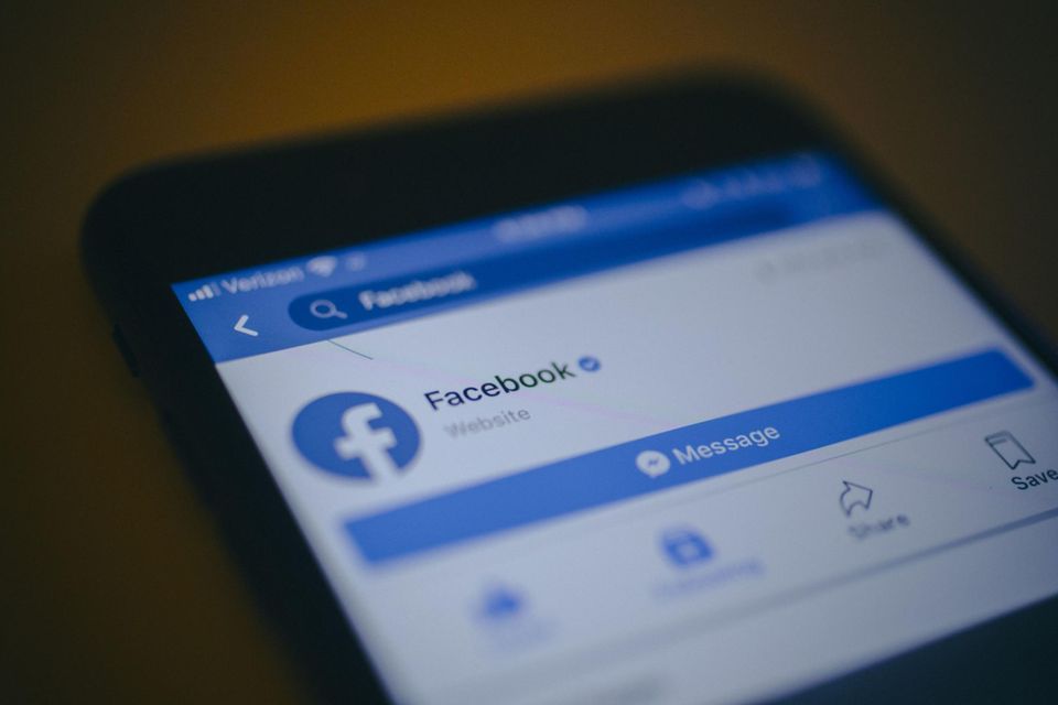 Facebook-App auf einem Smartphone