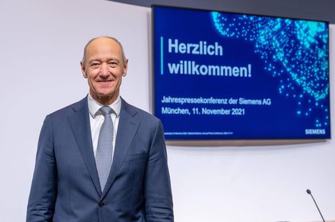 Roland Busch, Vorsitzender des Vorstands der Siemens AG, zu Beginn der Jahrespressekonferenz am 11. November 2021