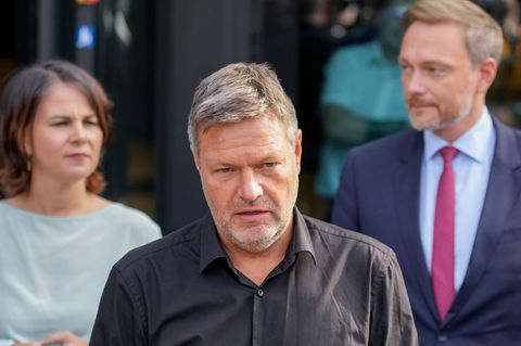Die Grünen-Vorsitzenden Annalena Baerbock und Robert Habeck sowie FDP-Chef Christian Lindner nach den Sondierungsgesprächen der beiden Parteien