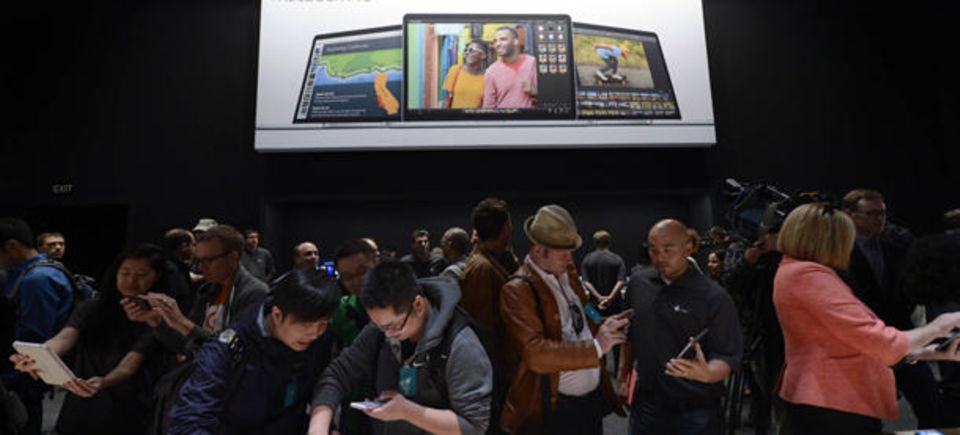 Apple-Fans bei der Präsentation der neuen iPads