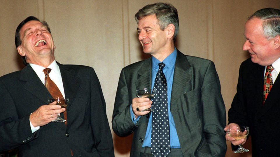 Rot-Grün 1998 nach getaner Arbeit: Es wurde gelacht und getrunken