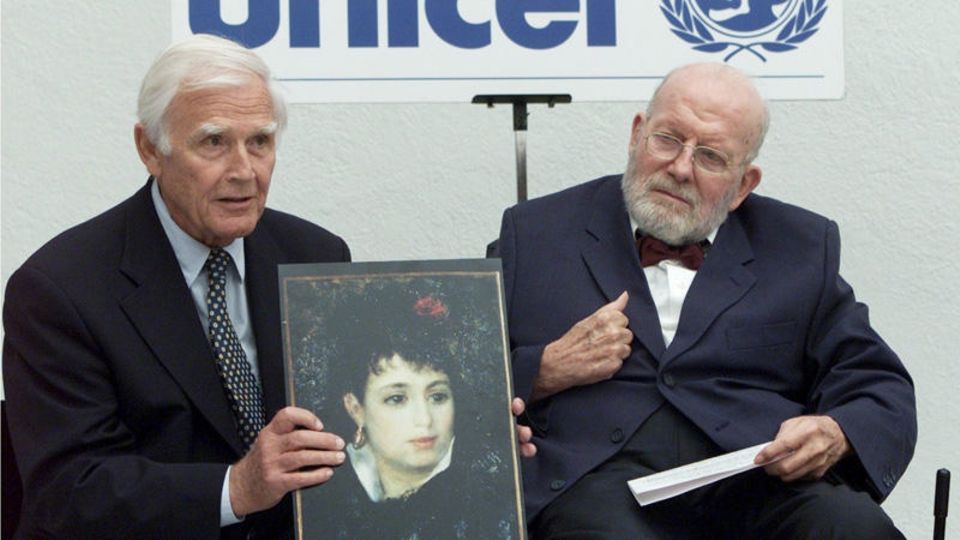 Im Jahr 2001 feierte Unicef die Schenkung von Gustav Rau. Links neben ihm: Unicef-Botschafter Joachim Fuchsbergerm