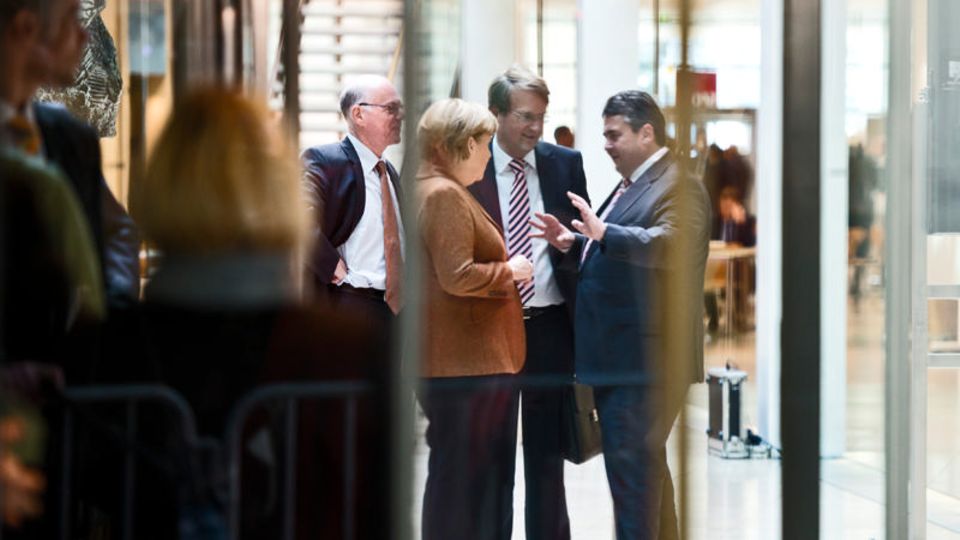 Verhandeln statt regieren: Die Große Koalition könnte einfach so weiter machen