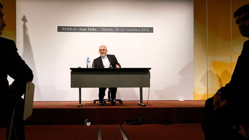 Irans Außenminister Sarif vor der Presse in Genf