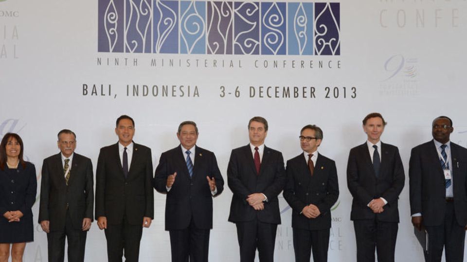 Erleichterung in Bali: Die Unterhändler können lächeln, sie haben die WTO gerettet - vorerst