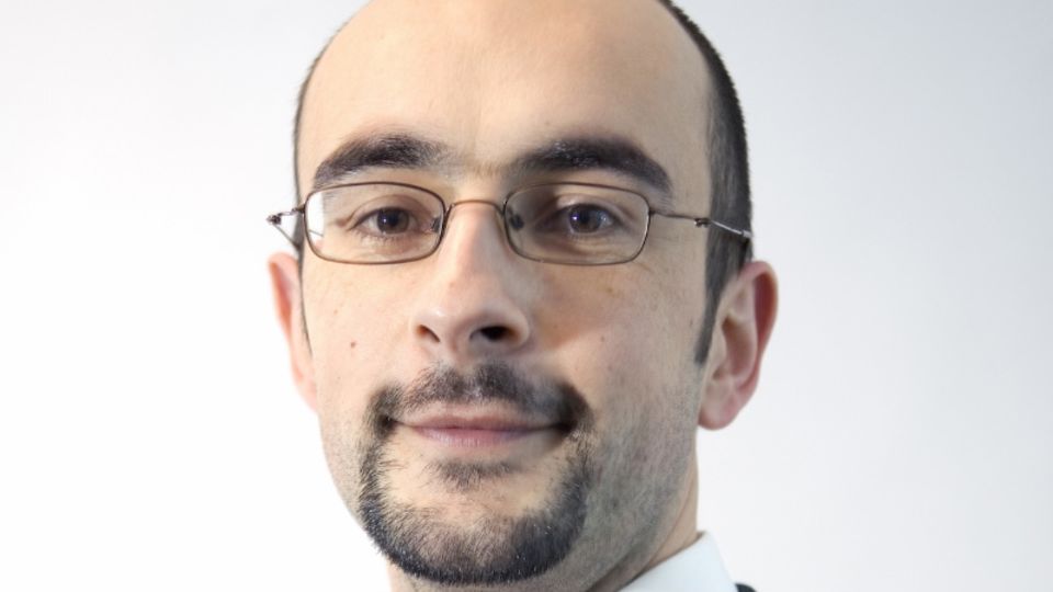 Edin Mujagic ist ein Währungsökonom von der Universität Tilburg