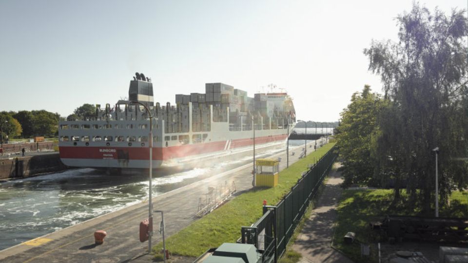 Kistentransfer: Die größten kanaltauglichen­ Schiffe transportieren bis zu 1 700 Standardcontainer. Meist sind sie im Zubringerdienst unterwegs