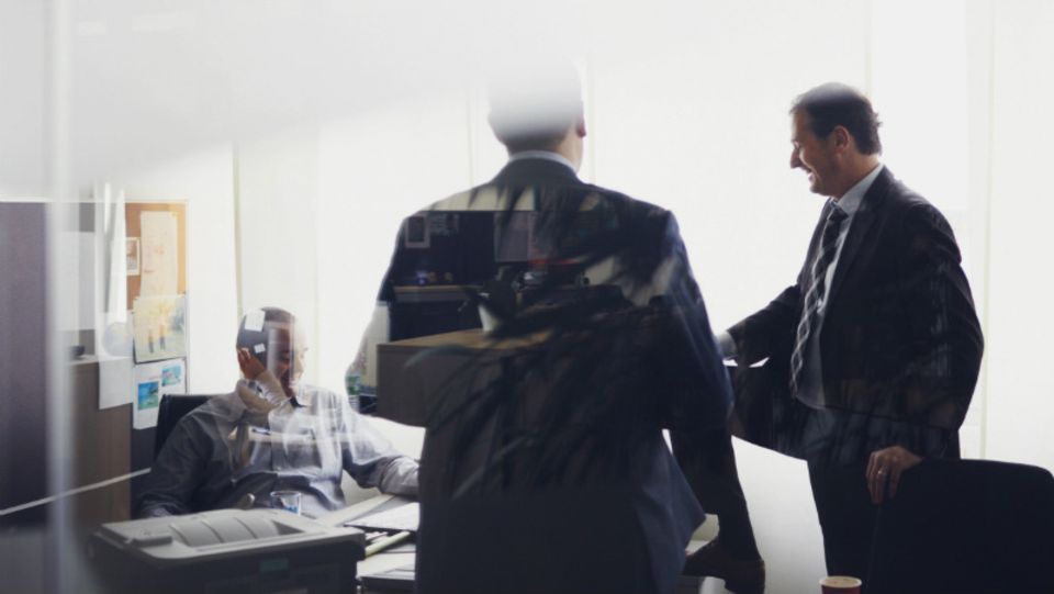 Die Leute sollen wieder miteinander reden und sich in der Kaffeeküche treffen, statt sich zu mailen – auch solche Appelle gibt es bei Atos. Der Erfolg aber ist schwer messbar