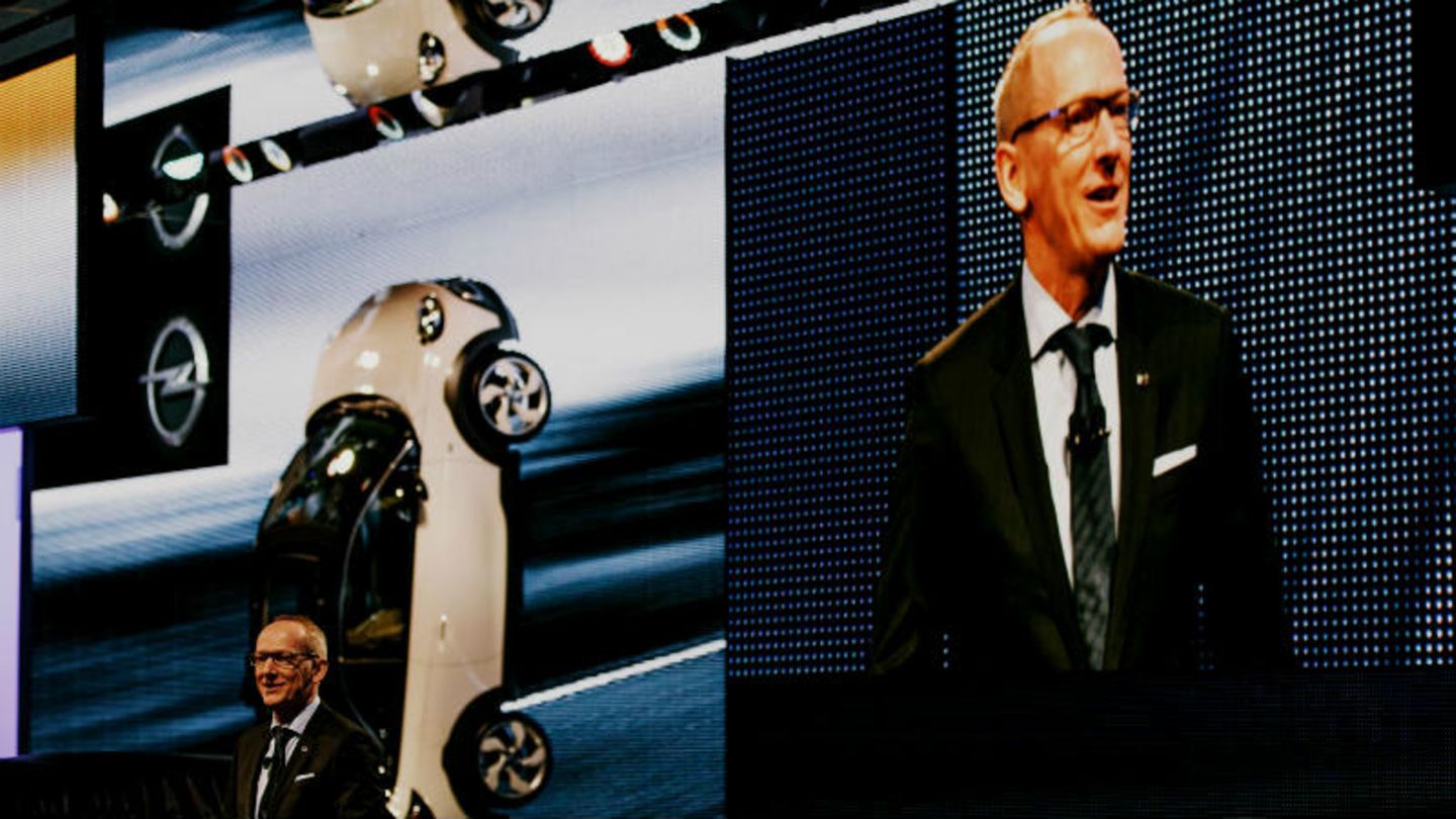 Großer Auftritt: Opel-Chef Neumann beim Genfer Autosalon