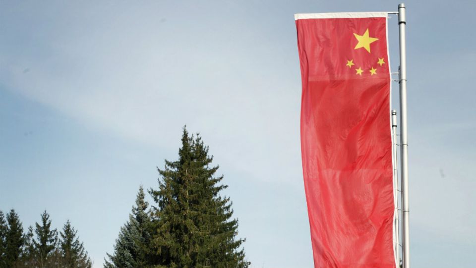 Am Werkseingang von Preh weht die chinesische Flagge