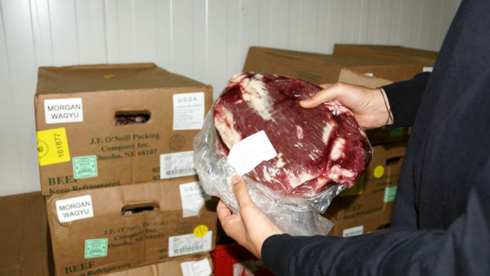  „Morgan Wagyu“ zeigt dem Händler in Deutschland die Ranch und die Sorte an. Auch der Schlachthof J.F. O’Neill ist vermerkt – er ist eine von nur neun Firmen in den USA, die Fleisch für den europäischen Markt schlachten dürfen