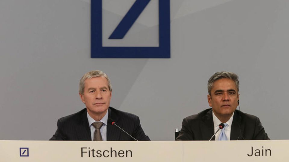 Die Bankchefs Fitschen und Jain halten an ihrer Strategie fest