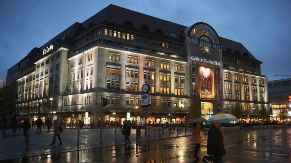 Das Luxuskaufhaus KaDeWe gehörte früher zu Karstadt. Zusammen mit anderen Filetstücken wurde es verkauft. Karstadt kämpft seit Jahren ums Überleben