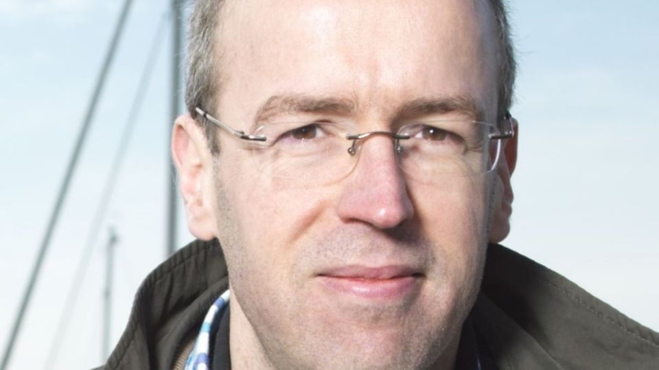 Holger Görg ist Professor für Außenwirtschaft an der Christian-Albrecht-Universität zu Kiel und Koordinator des Forschungsprogramms "Internationale Wirtschaft und internationale Wirtschaftspolitik" am Institut für Weltwirtschaft in Kiel