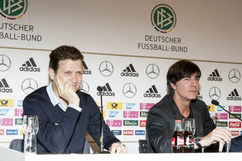 Auch bei einer Pressekonferenz dürfen die Geldgeber nicht fehlen