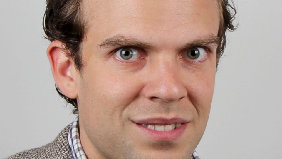 Carl Benedikt Frey ist wissenschaftlicher Mitarbeiter an der Oxford Martin School der Universität von Oxford und Doktor der Wirtschaftsgeschichte an der Universität von Lund