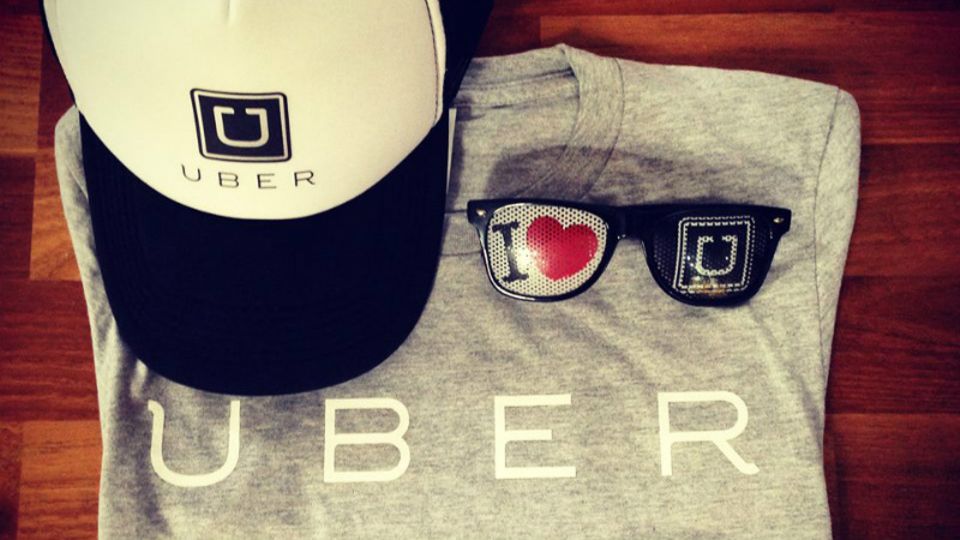 Mit Mützen, Brillen und T-Shirts wirbt Uber um Sympathie