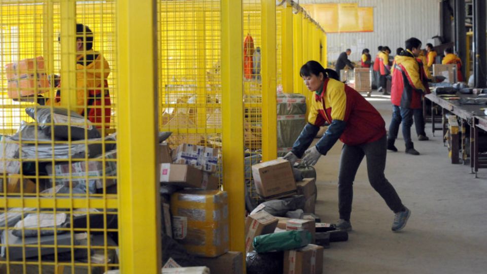 Den 11. November hat Alibaba zum „Single-Tag“ erklärt. Die Post hatte alle Hände voll zu tun: Allein über Alibaba wurden an diesem Tag Waren für 4,2 Mrd. Euro abgewickelt