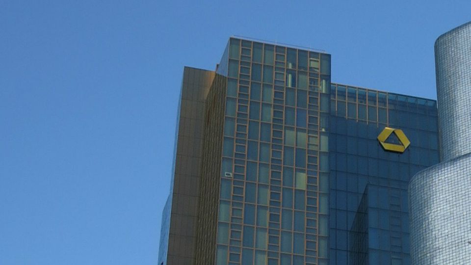 Als erste Großbank erhebt die Commerzbank Strafzinsen