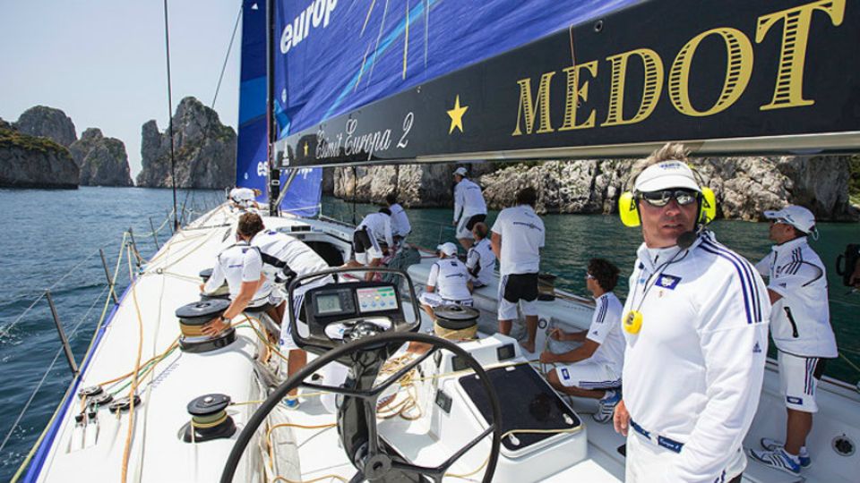 Teamarbeit: Schümann ist heute Skipper auf der Maxi-Jacht „Esimit Europa 2“, die unter der EU-Flagge segelt