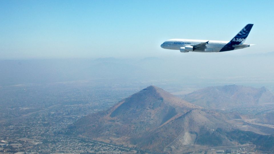 Eine A380 über Santiago: Der Riesenflieger erfüllt die Erwartungen nicht