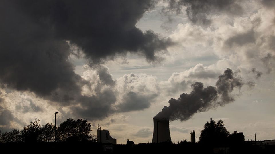 Alte Zeiten: Das traditionelle Geschäft der Energiekonzerne ist weggebrochen