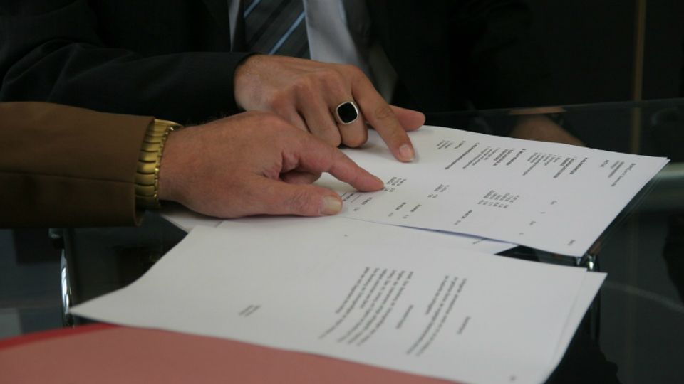 Lieber nachfragen vor der Unterschrift unter den Vertrag