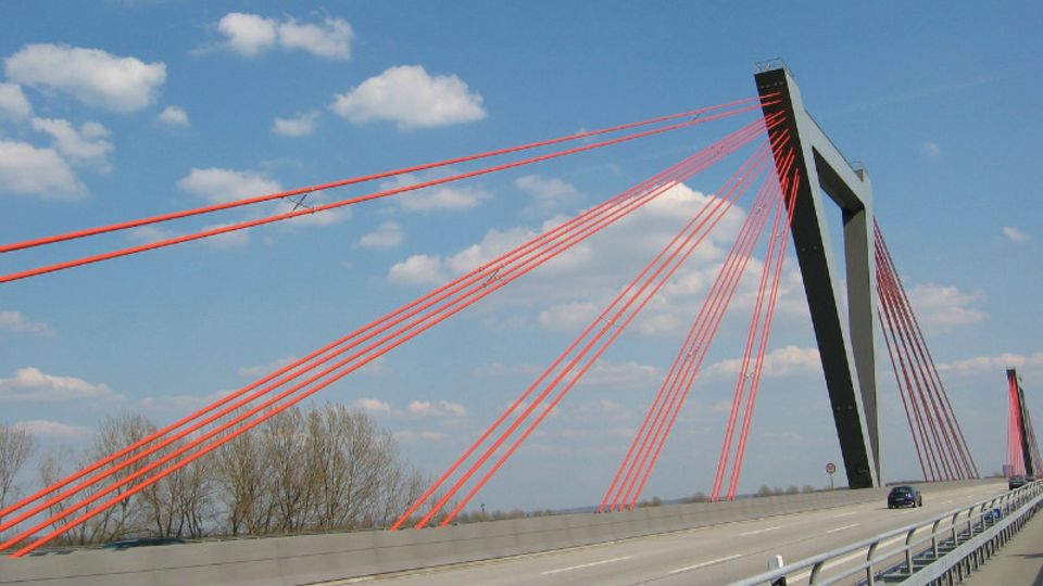 Der Bau einer Autobahnbrücke ist teuer. Deshalb sollen sich künftig auch Versicherungen an der Finanzierung beteiligen können