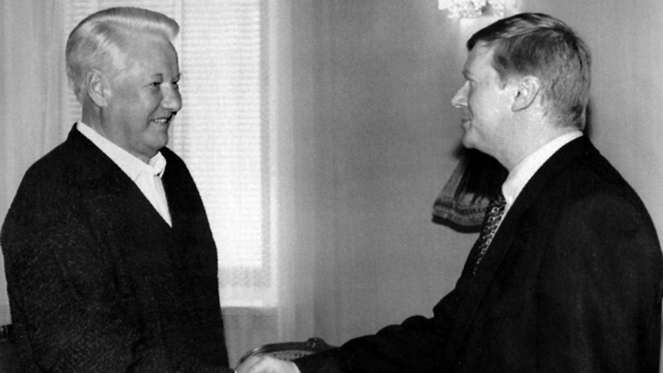 1990er: Unter Boris Jelzin (l.) hatte Tschubais zahlreiche Ämter inne