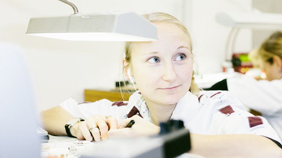Uhrmacherin Alexandra Kluge