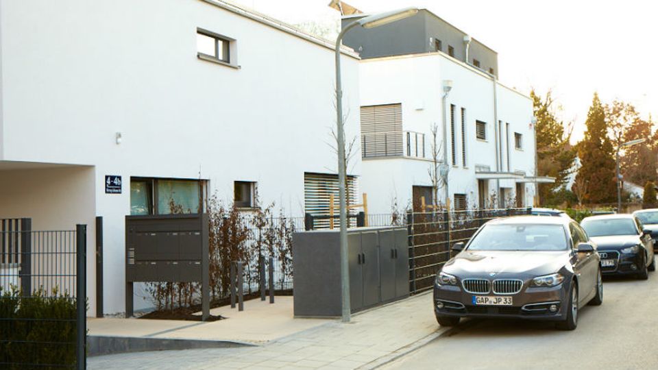 Straße in München-Pasing: Ob sich der Immobilienerwerb lohnt, ist letztlich allen Studien zum Trotz ein Rechenexempel - Foto: Johannes Mink