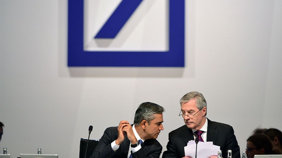 Trotz Kritik entlastet: Die beiden Vorstandschefs Anshu Jain (l.) und Jürgen Fitschen