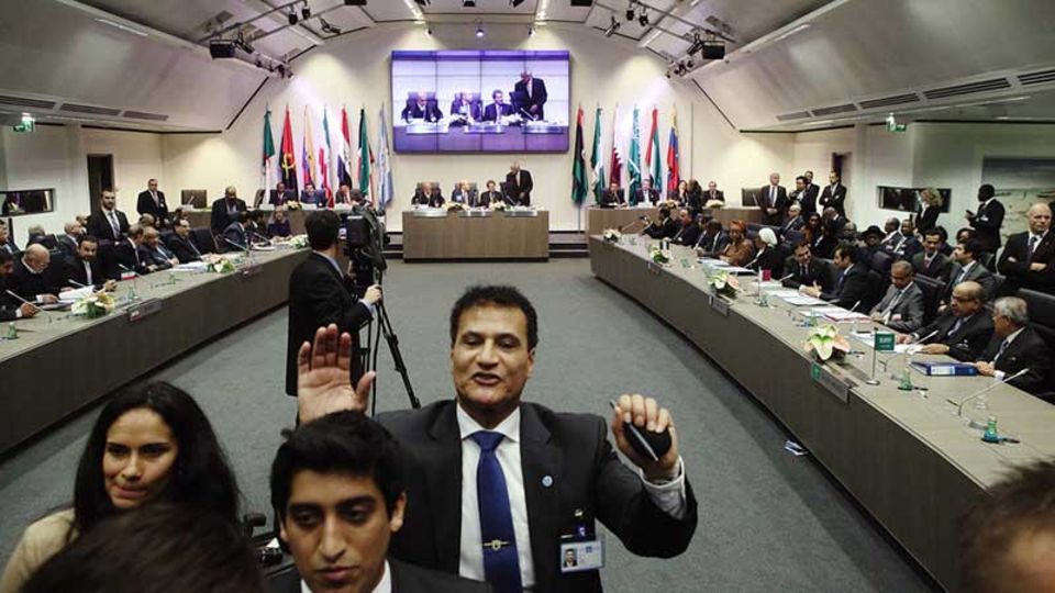 Treffen der Ölminister in der Wiener OPEC-Zentrale: Das Kartell schottet sich ab - Foto: Ullstein