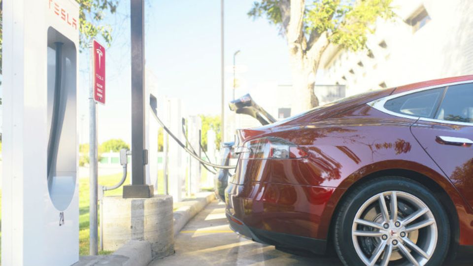 Erst belächelt dann gefürchtet: Tesla macht das Elektroauto salonfähig - Foto: Tesla Motors