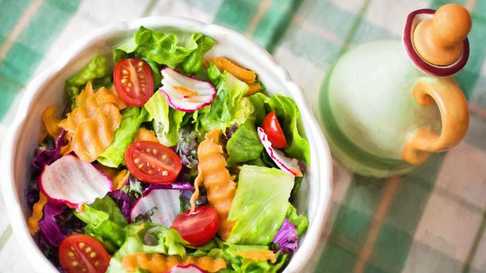 Salat gilt als gesund, aber haben Vegetarier deshalb weniger Vorurteile?