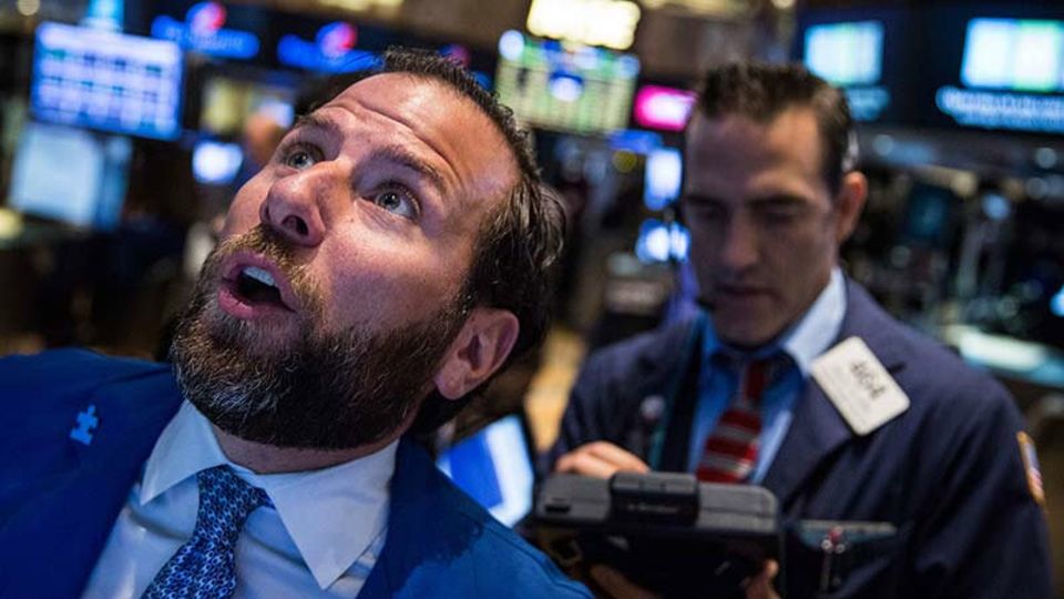 Entsetzte Blicke: Auch an der Wall Street gab es in dieser Woche extreme Ausschläge - Foto: Getty Images