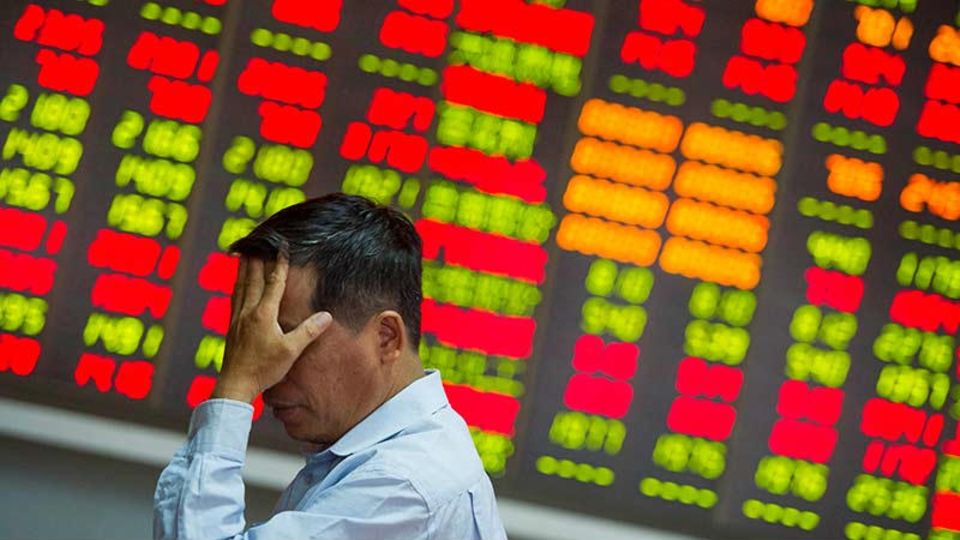 Nicht zum Aushalten: In Shanghai brachen die Börsenkurse in den letzten Wochen ein – Foto: Getty Images