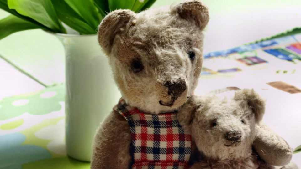 Alte guterhaltende Teddybären werden zu Spitzenpreisen verkauft