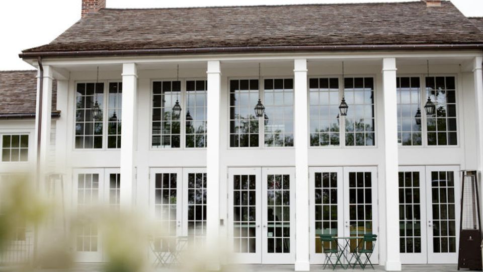 Das sogenannte White House im Neuenglandstil wurde zum Café umgebaut – als zentraler Ort der Begegnung